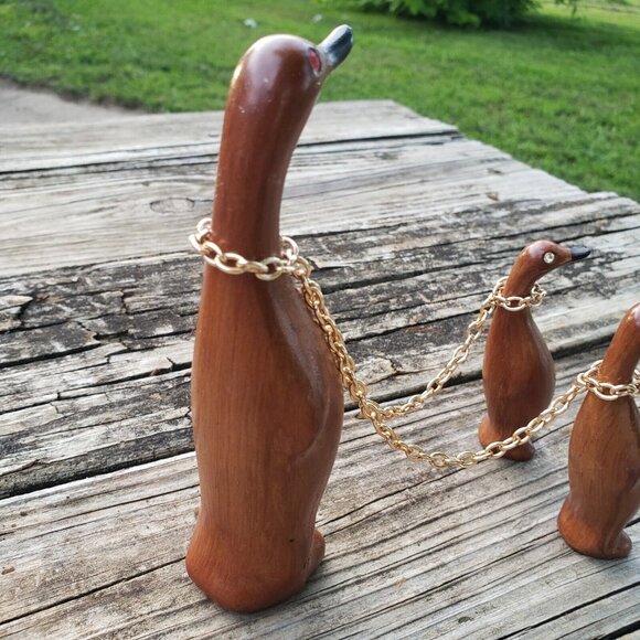 Vtg Mid Century Wood Penguin/duck Trio Linked w/Chain Rhinestone Eyes Hong Kong - Picture 7 of 12